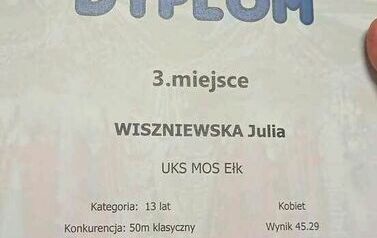 Sukces Julii Wiszniewskiej w zawodach pływackich