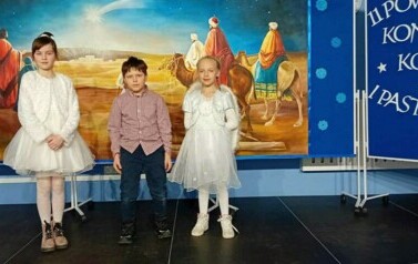 Laureaci XI Powiatowego Międzyszkolnego Konkursu Kolęd i Pastorałek "B&oacute;g się rodzi"