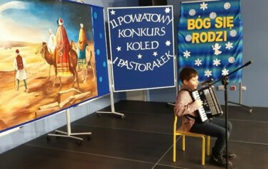 Laureaci XI Powiatowego Międzyszkolnego Konkursu Kolęd i Pastorałek "B&oacute;g się rodzi"