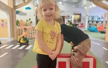 Wycieczka dzieci z punktu i oddziału przedszkolnego do Kids Parku.  