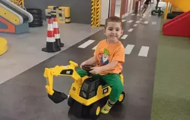 Wycieczka dzieci z punktu i oddziału przedszkolnego do Kids Parku.  