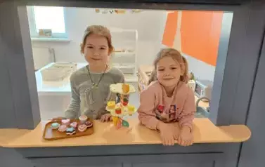Wycieczka dzieci z punktu i oddziału przedszkolnego do Kids Parku.  