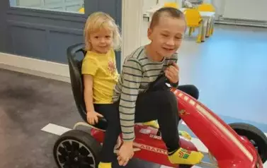 Wycieczka dzieci z punktu i oddziału przedszkolnego do Kids Parku.  