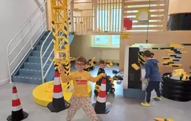 Wycieczka dzieci z punktu i oddziału przedszkolnego do Kids Parku.  