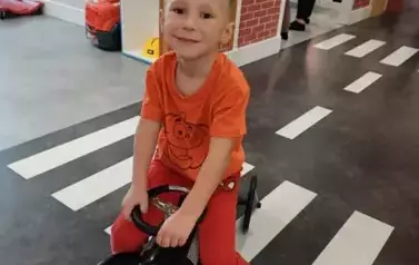Wycieczka dzieci z punktu i oddziału przedszkolnego do Kids Parku.  