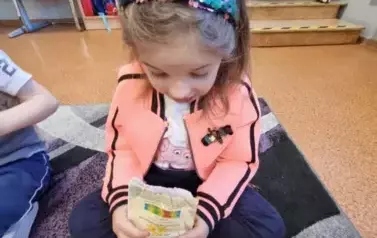 Mali ogrodnicy z punktu przedszkolnego