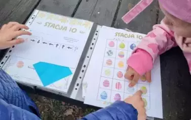 Przedszkolaki szukały zajączka
