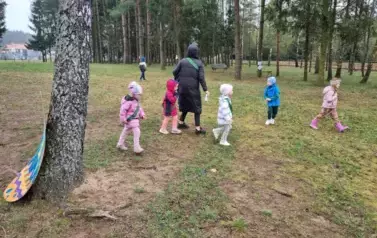 Przedszkolaki szukały zajączka