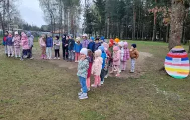 Przedszkolaki szukały zajączka
