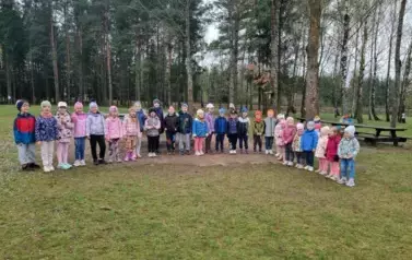 Przedszkolaki szukały zajączka