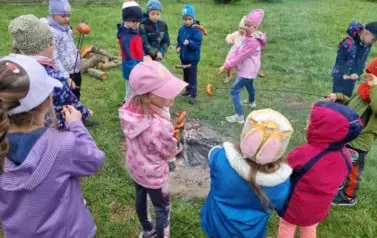Przedszkolaki szukały zajączka