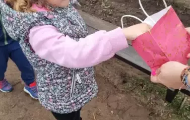 Przedszkolaki szukały zajączka