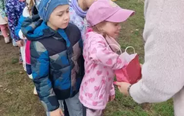 Przedszkolaki szukały zajączka