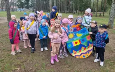 Przedszkolaki szukały zajączka