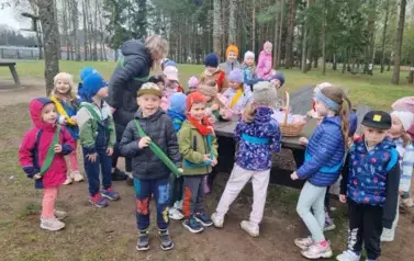 Przedszkolaki szukały zajączka
