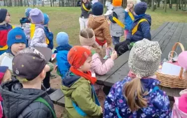 Przedszkolaki szukały zajączka