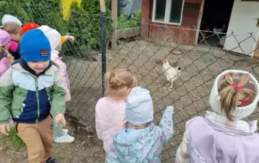 Przedszkolaki poznały życie na wsi