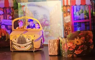 Wyjazd uczni&oacute;w klas I-III do teatru