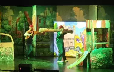 Wyjazd uczni&oacute;w klas I-III do teatru