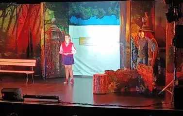 Wyjazd do teatru uczni&oacute;w kl. IV - VIII