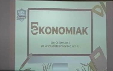 Slajd tytułowy prezentacji przedstawiającej ofertę edukacyjną Zespołu Szk&oacute;ł nr 5 w Ełku.