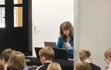 Spotkania z muzyką: &quot;W pracowni kompozytora/Tradycja i awangarda&quot; .