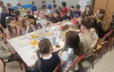 Zabawa karnawałowa uczni&oacute;w klas i-III