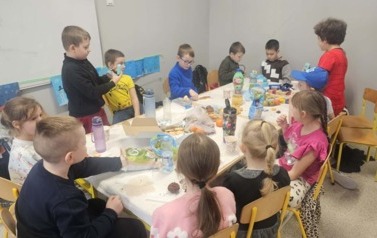 Zabawa karnawałowa uczni&oacute;w klas i-III