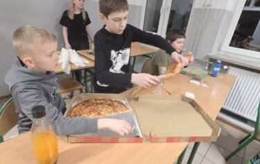 Dyskoteka karnawałowa uczni&oacute;w klas 4-8
