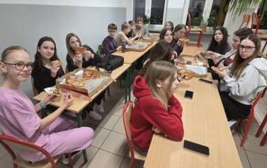 Dyskoteka karnawałowa uczni&oacute;w klas 4-8