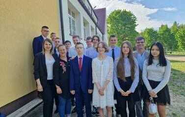 Uczniowie klasy 8 przed sprawdzianem z matematyki.