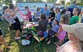 Stoisko z atrakcjami przygotowane przez Radę Rodzic&oacute;w