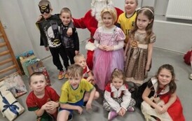 Zabawa karnawałowa najmłodszych uczni&oacute;w.