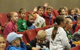 Uczniowie klas 0-3 z wizytą w teatrze