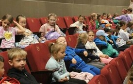 Uczniowie klas 0-3 z wizytą w teatrze