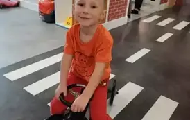 Wycieczka dzieci z punktu i oddziału przedszkolnego do Kids Parku.  