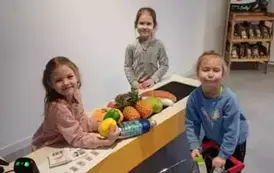 Wycieczka dzieci z punktu i oddziału przedszkolnego do Kids Parku.  