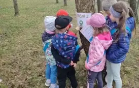 Przedszkolaki szukały zajączka