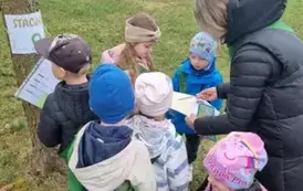 Przedszkolaki szukały zajączka