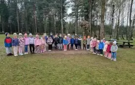 Przedszkolaki szukały zajączka