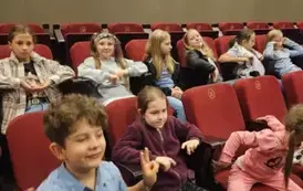 Wyjazd uczni&oacute;w klas I-III do teatru