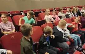 Wyjazd uczni&oacute;w klas I-III do teatru