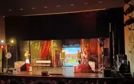 Wyjazd do teatru uczni&oacute;w kl. IV - VIII
