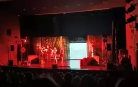 Wyjazd do teatru uczni&oacute;w kl. IV - VIII