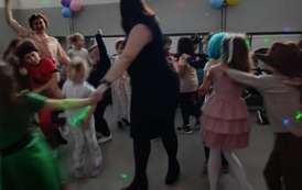 Zabawa karnawałowa uczni&oacute;w klas i-III