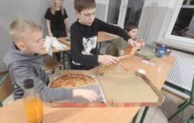 Dyskoteka karnawałowa uczni&oacute;w klas 4-8