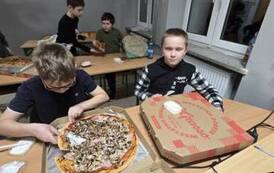 Dyskoteka karnawałowa uczni&oacute;w klas 4-8