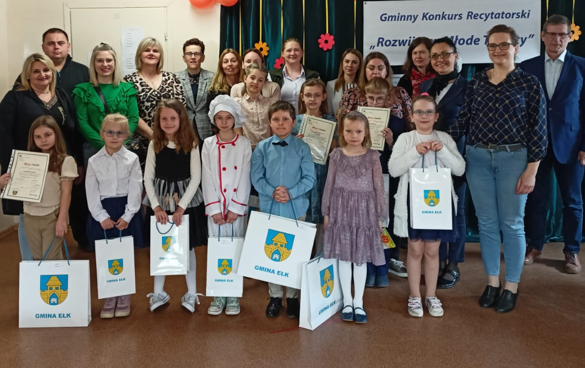 Zdjęcie do Sukces uczni&oacute;w w Gminnym Konkursie Recytatorskim "Rozwijamy młode talenty"