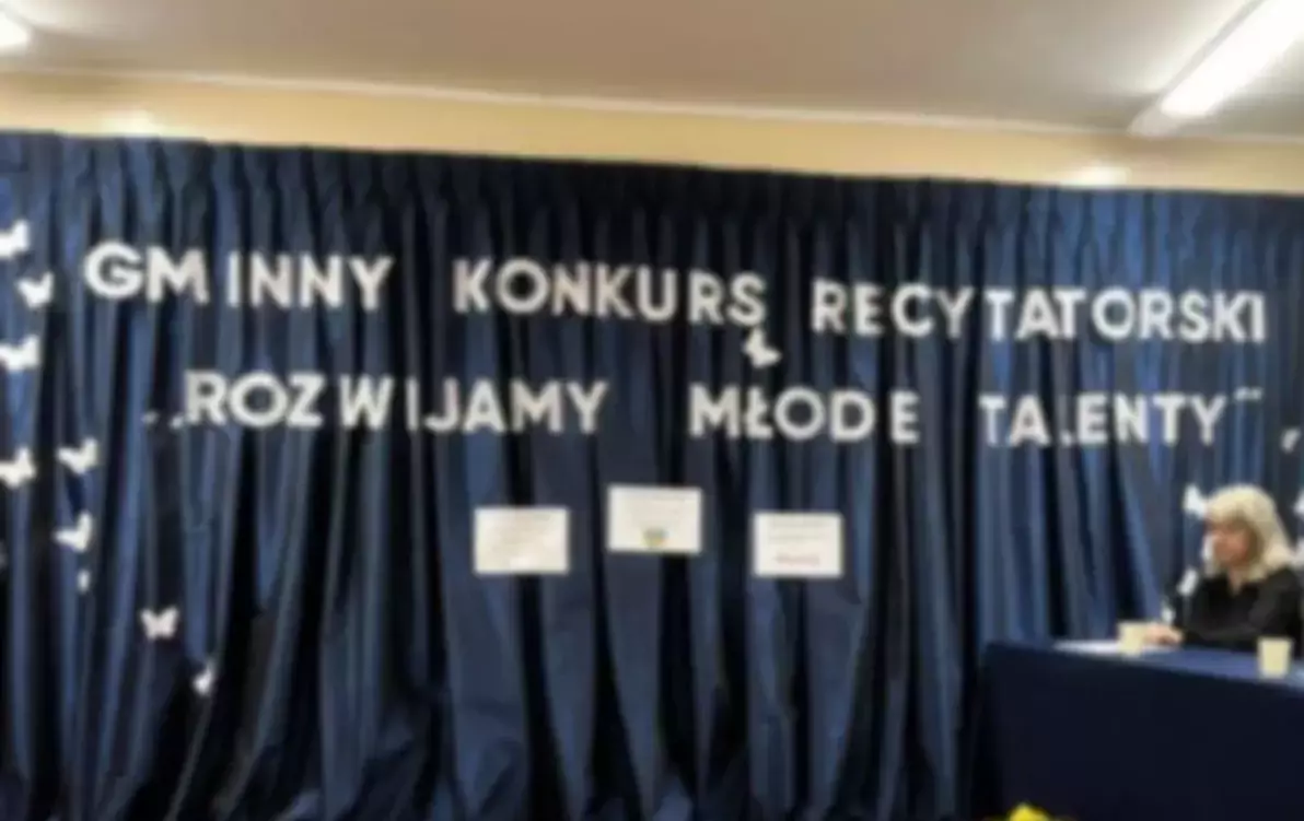 Zdjęcie do Sukces uczennic w Gminnym Konkursie Recytatorskim w Woszczelach