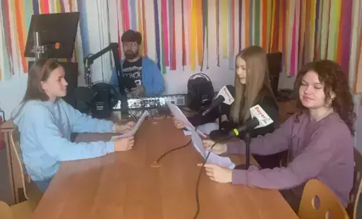 Zdjęcie do Szkoła na antenie radia BayerFM